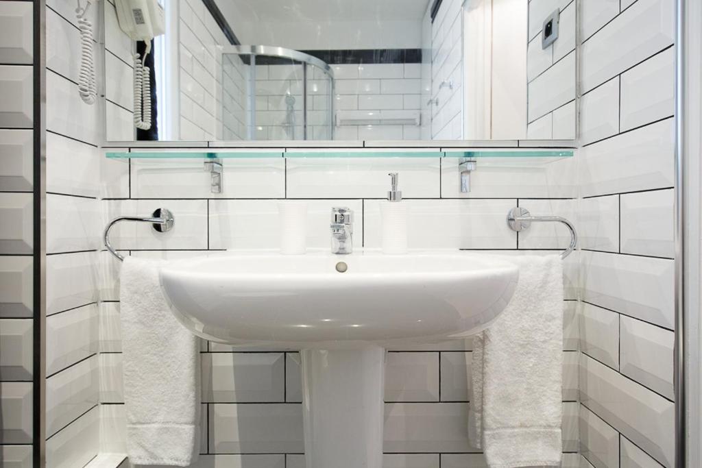 شقة Near Eiffel Tower - Beautiful Flat باريس المظهر الخارجي الصورة